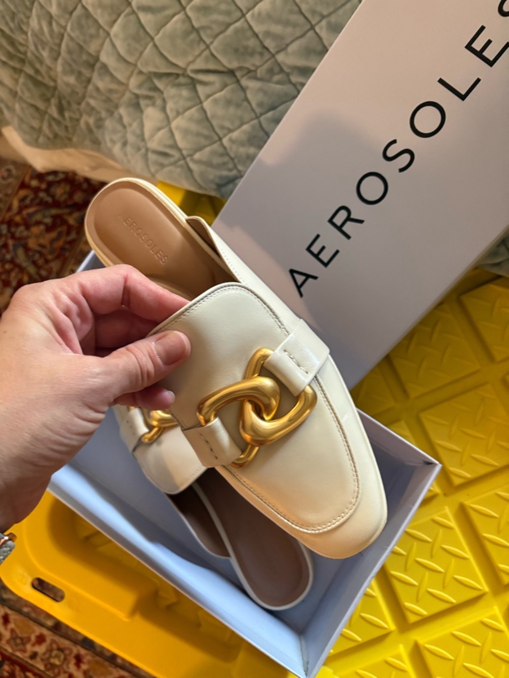 AEROSOLES Cream Leather Mule with Bold Gold Chain